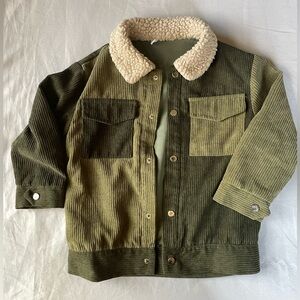 Corduroy two-tone jacket with faux shearling. Size 4t :)